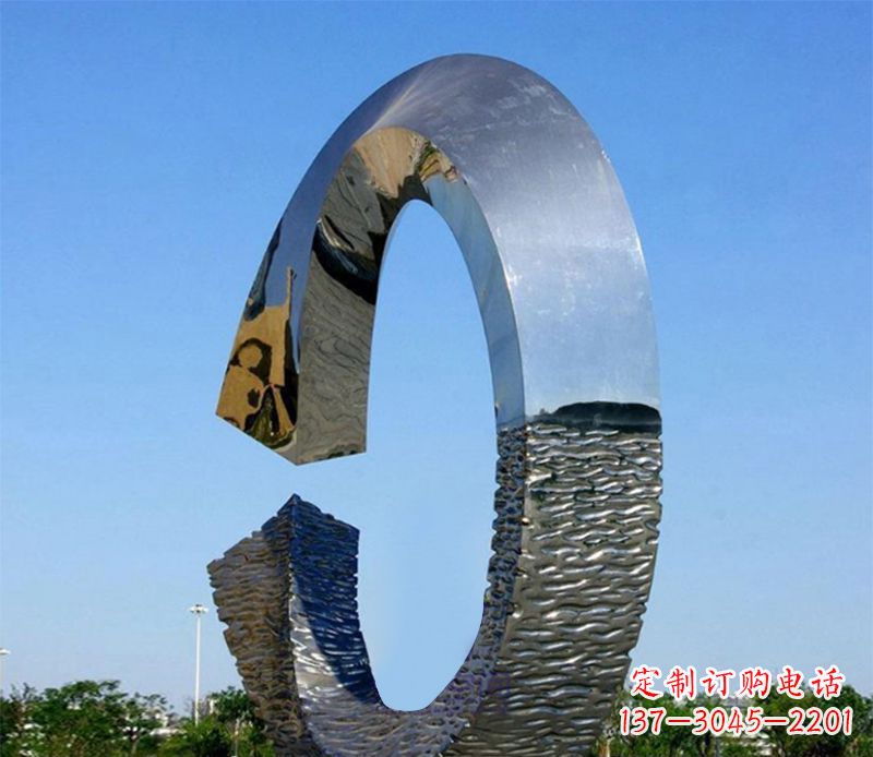 赣州环绕着美好的景观雕塑