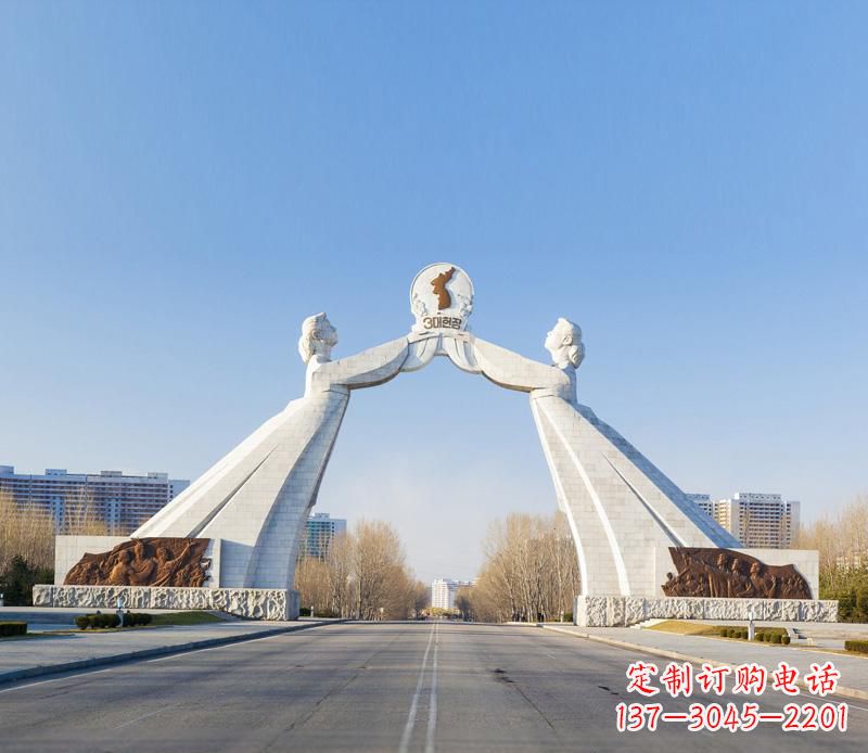 赣州城市街道拱门石雕