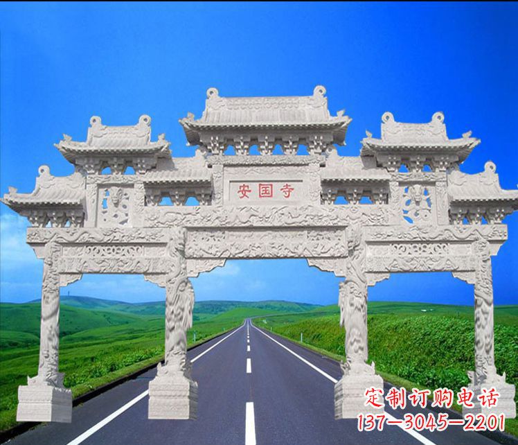 赣州城市中的石雕牌坊雕塑