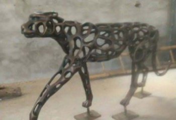 赣州珍贵的豹雕塑——金钱豹公园的标志