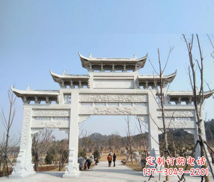 赣州“村口三门石雕牌楼”——悠久历史的见证