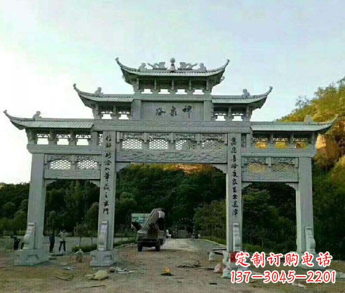 赣州村口石雕牌楼千百年文化瑰宝