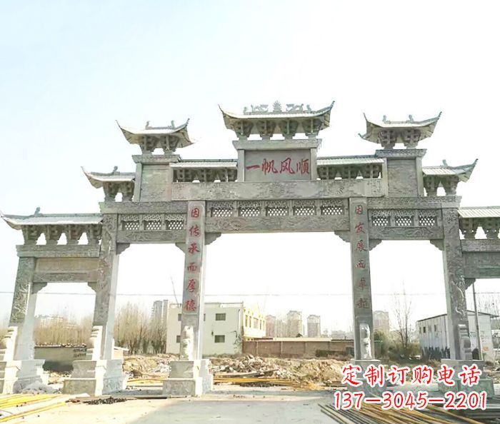 赣州别具一格的大型五门石雕牌楼