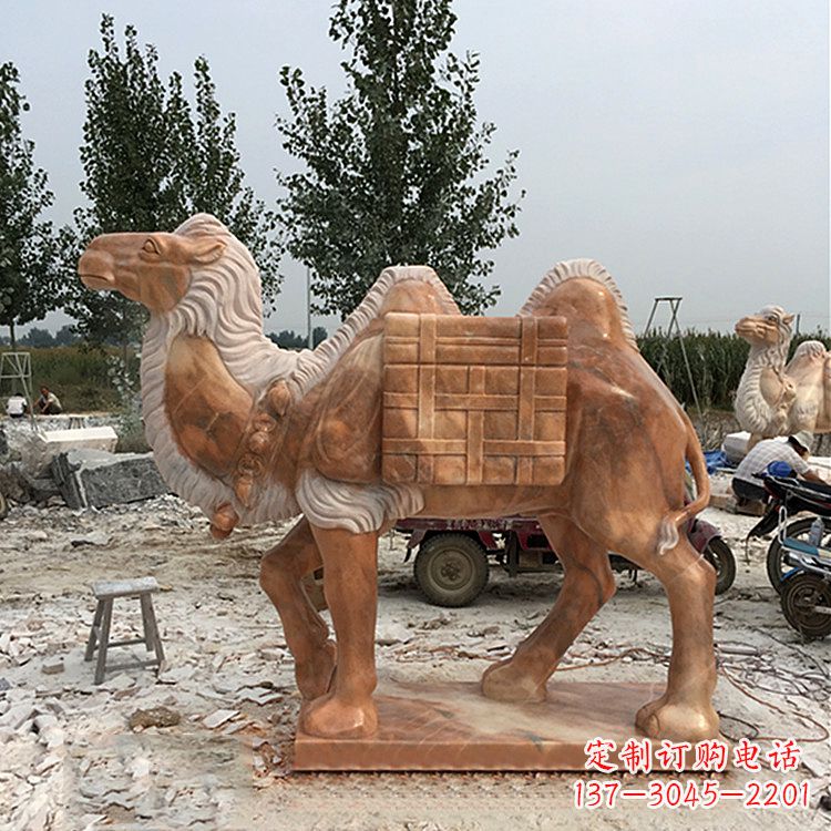 赣州负重骆驼雕塑—晚霞之红