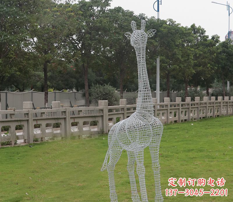 赣州浪漫活力·不锈钢镂空长颈鹿雕塑