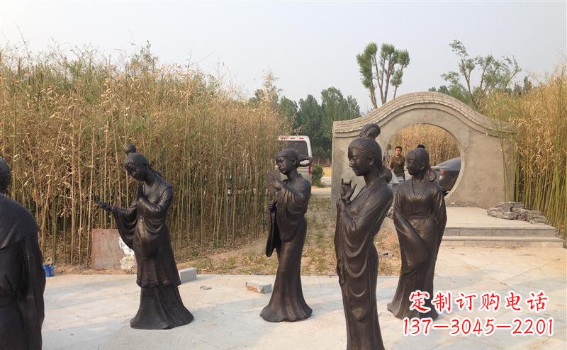 赣州公园古代女人人物铜雕