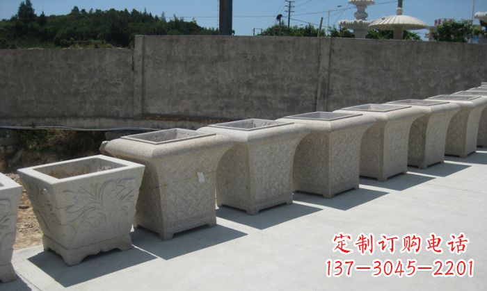 赣州大理石花盆石雕 – 在公园展现精美自然风貌