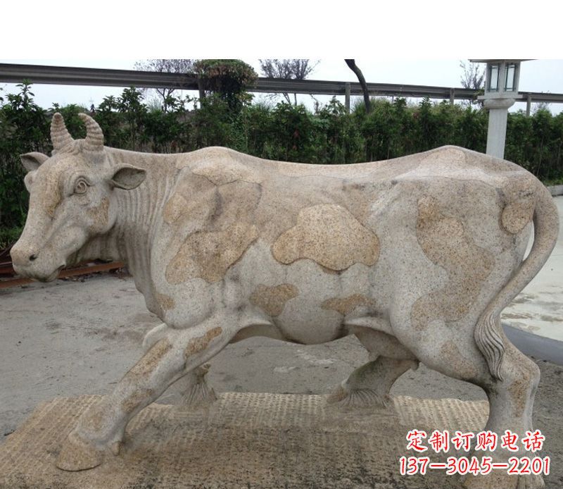 赣州公园奶牛石雕