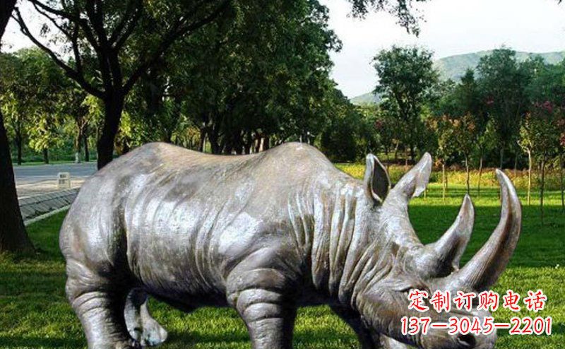 赣州新题目犀牛玻璃钢雕塑——给公园增添独特美感