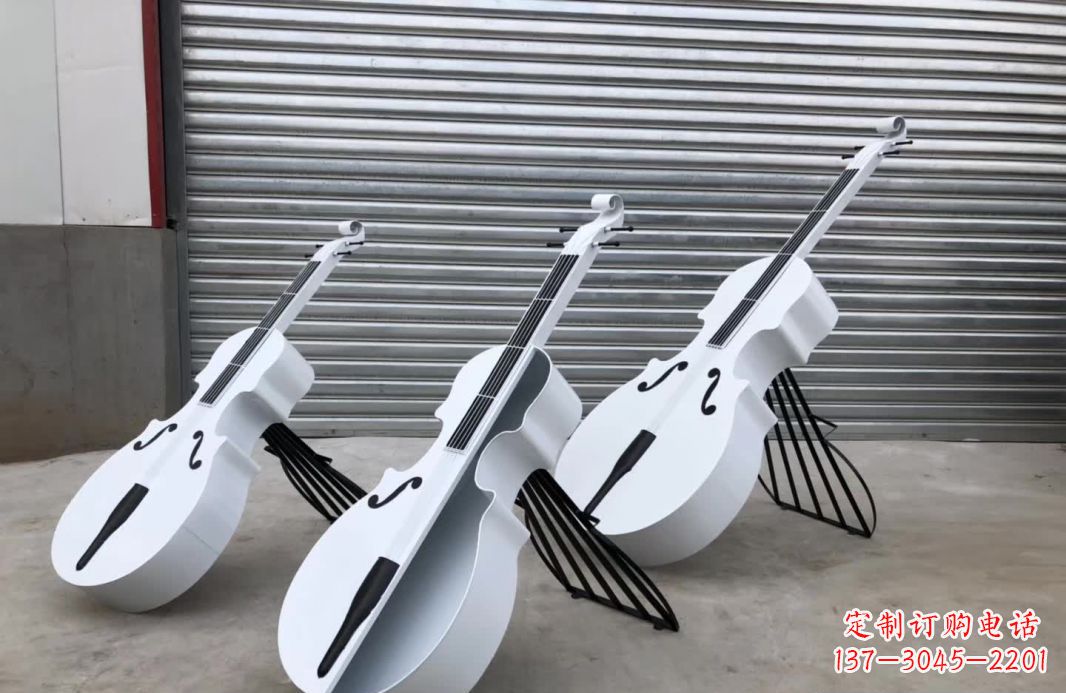 赣州广场不锈钢大提琴雕塑1