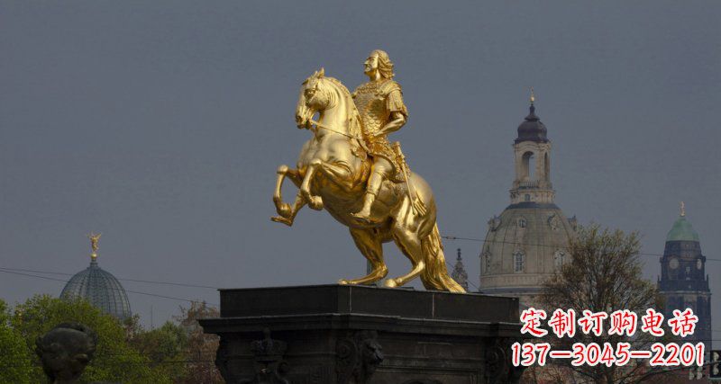 赣州广场骑马的西方人物景观铜雕