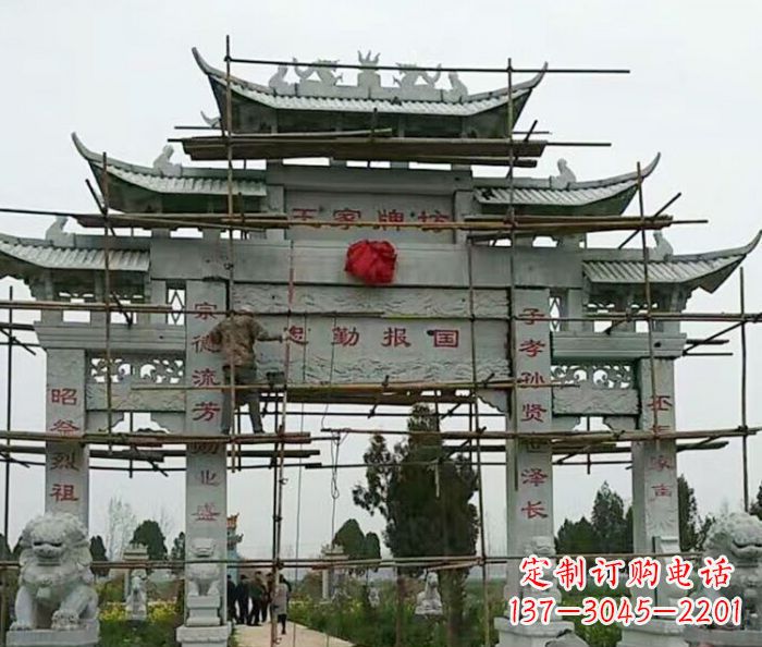 赣州传承古艺三门牌坊石雕