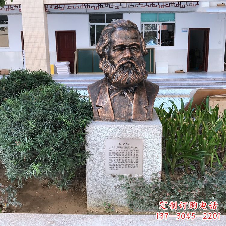 赣州马克思铸铜头像雕塑，记录校园历史精彩