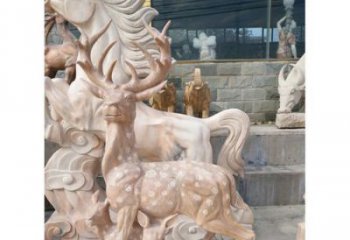 赣州展现自然风采的梅花鹿石雕