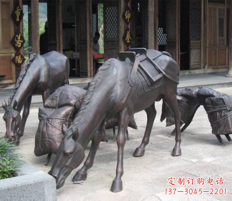 赣州拖行李的马动物铜雕