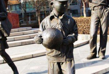 赣州展示小学生活力的足球少年雕塑