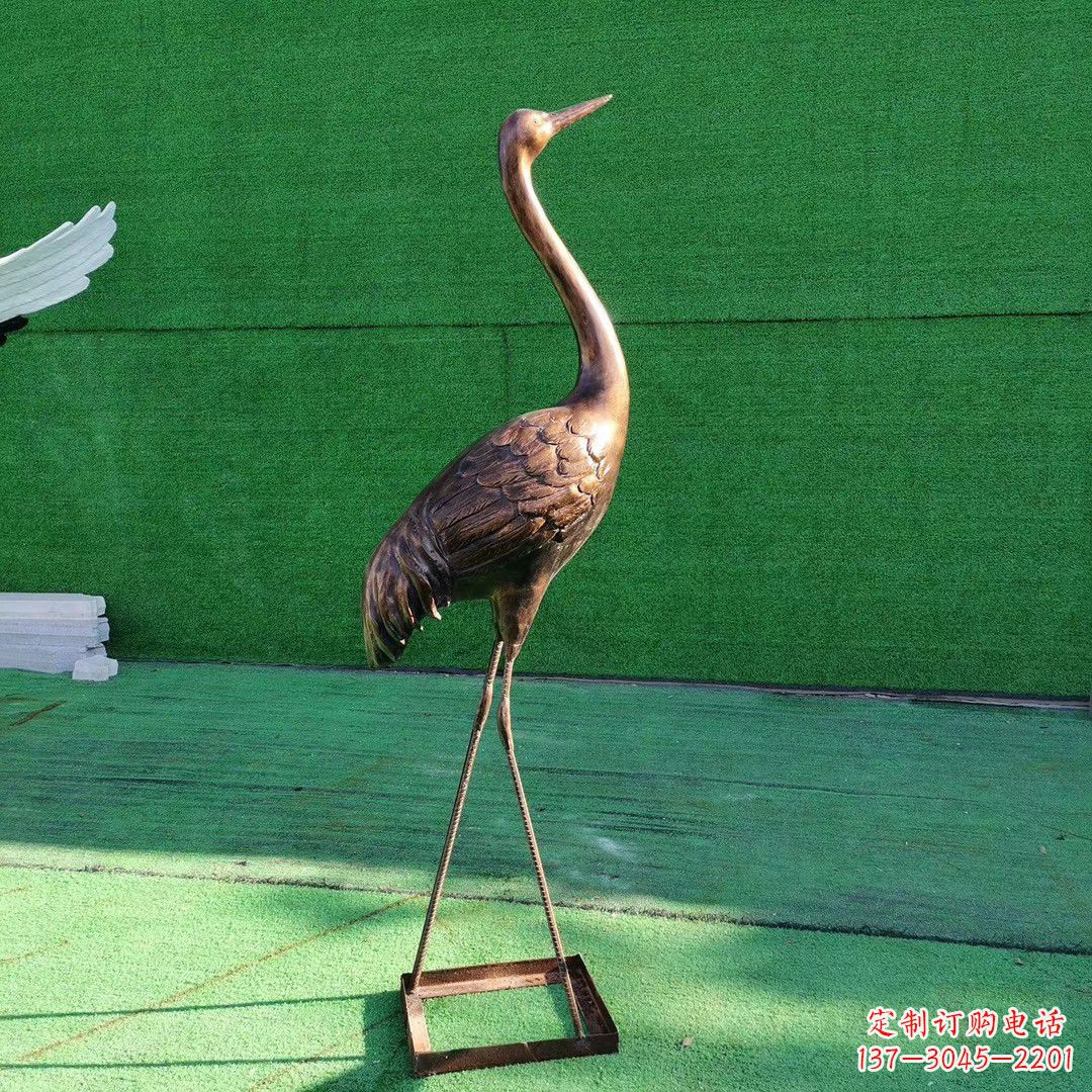 赣州仙鹤衔芝铜雕